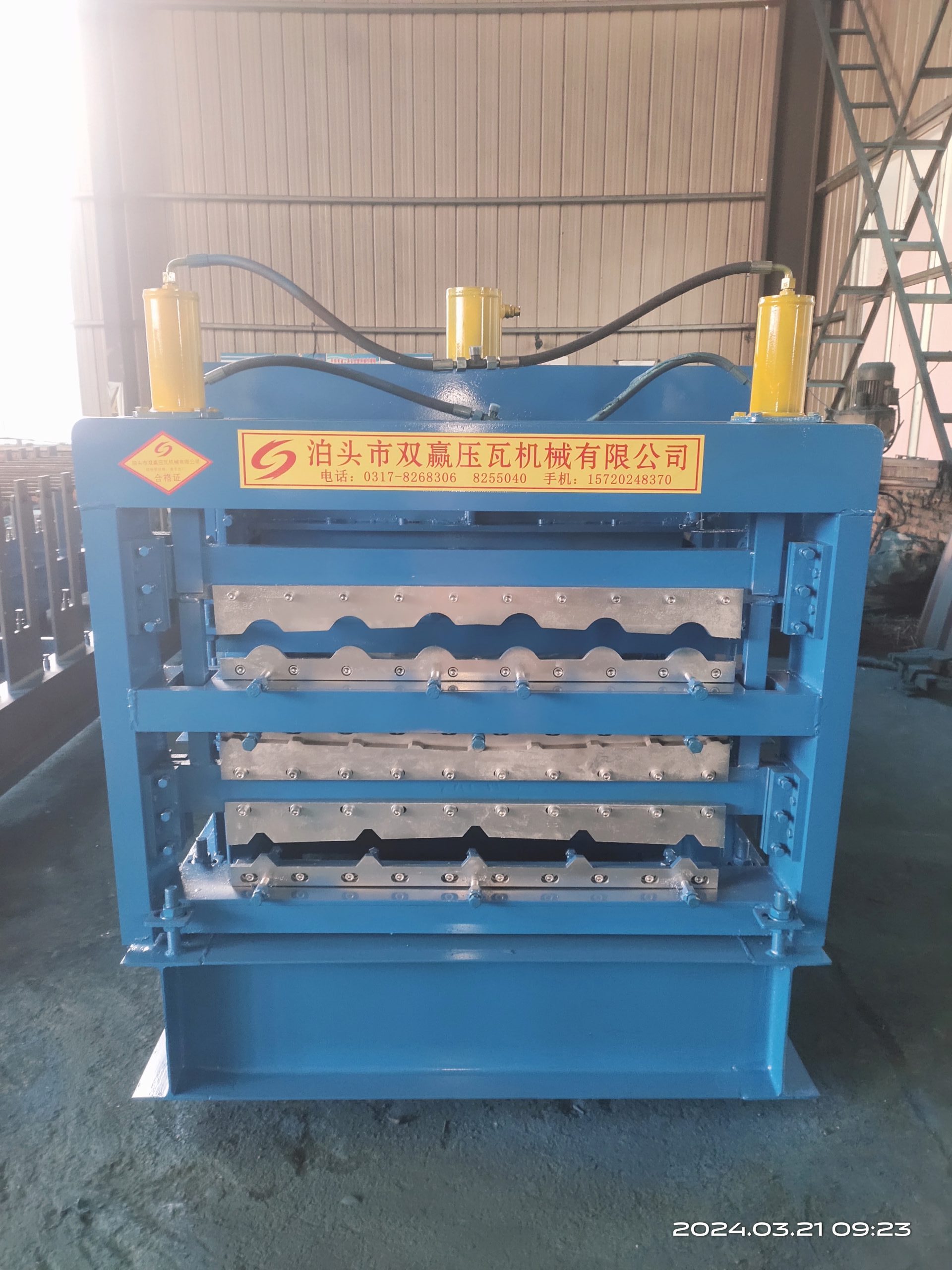 Three-layer tile press machine