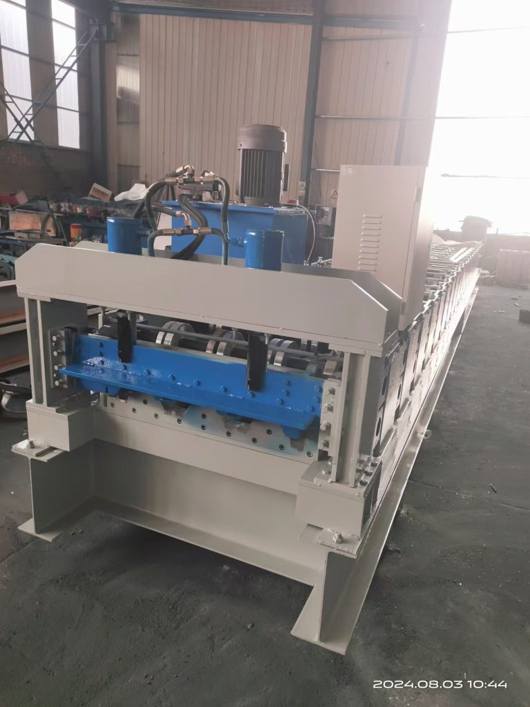 Floor deck roll forming machine