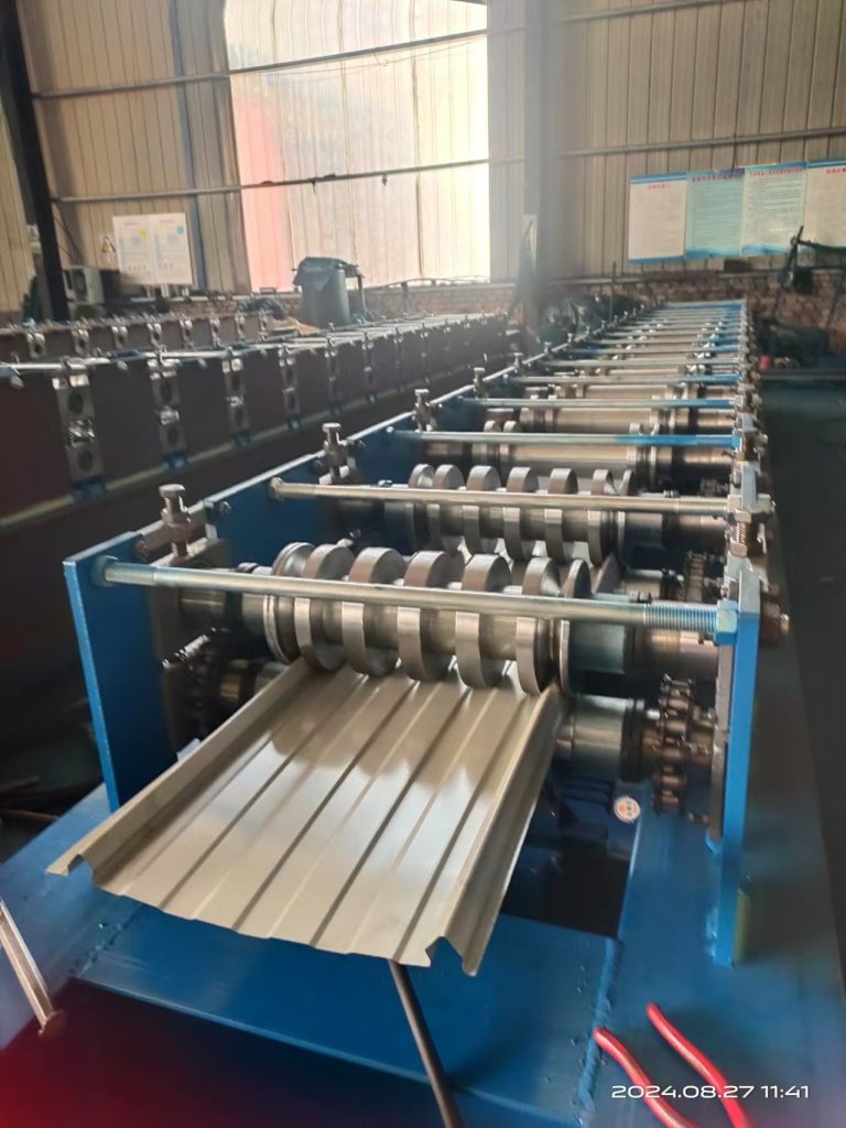 270-type color steel tile press machine