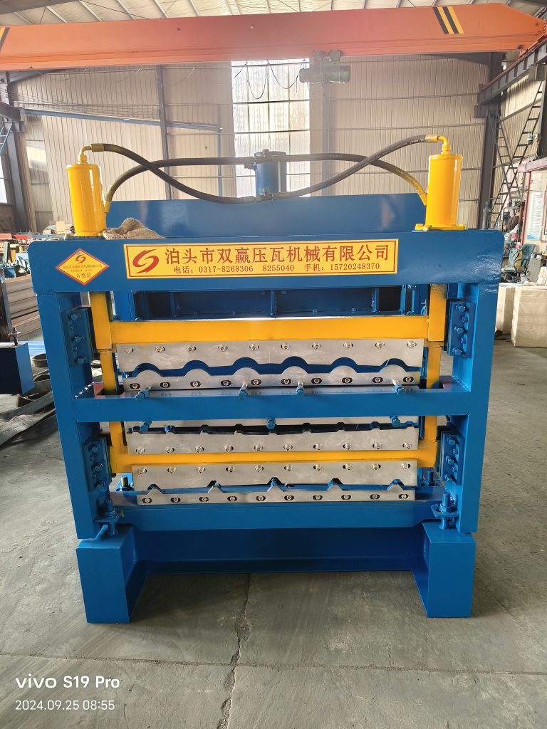 Thtee-layer color steel tile press machine